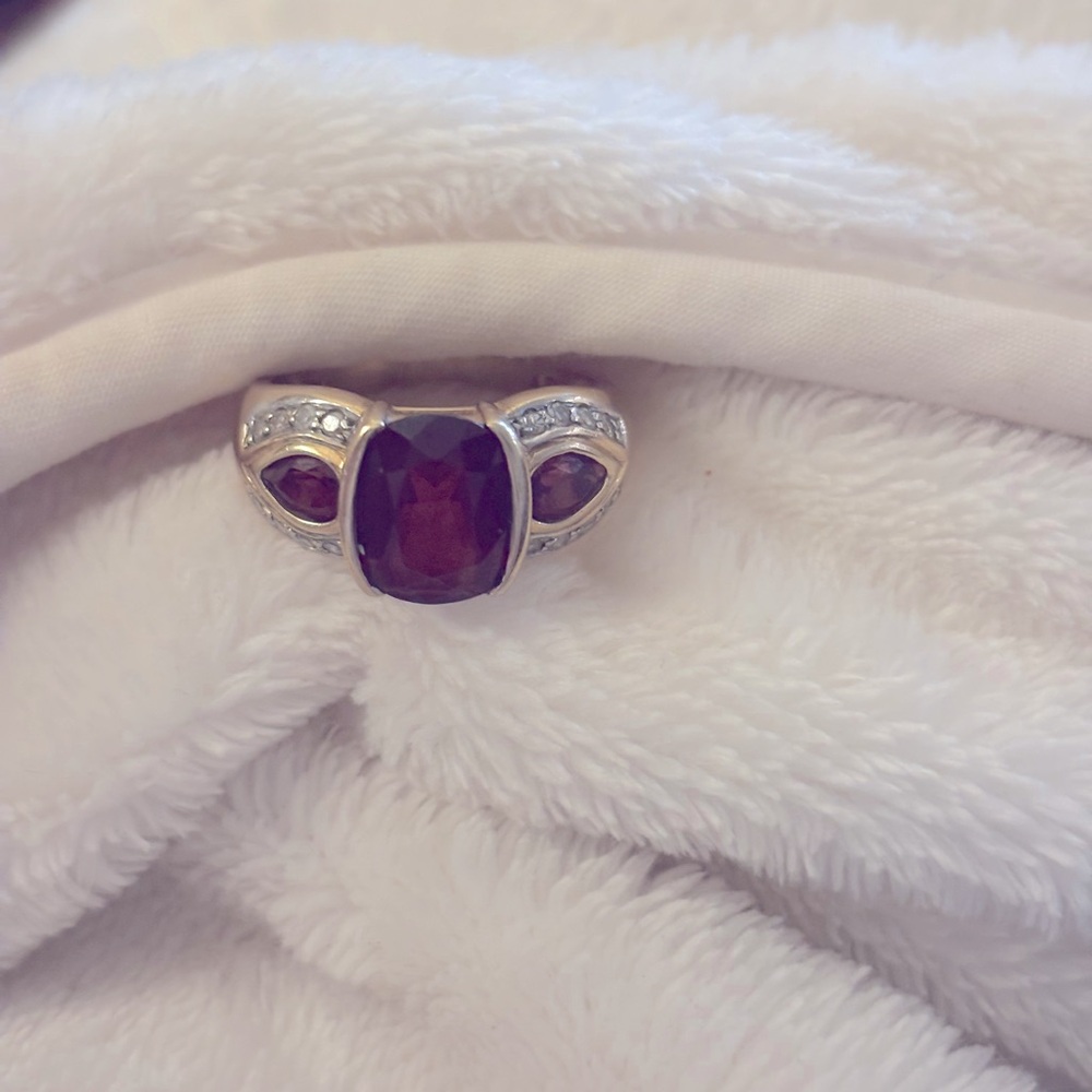 Garnet and diamonds in 10kt gold ring